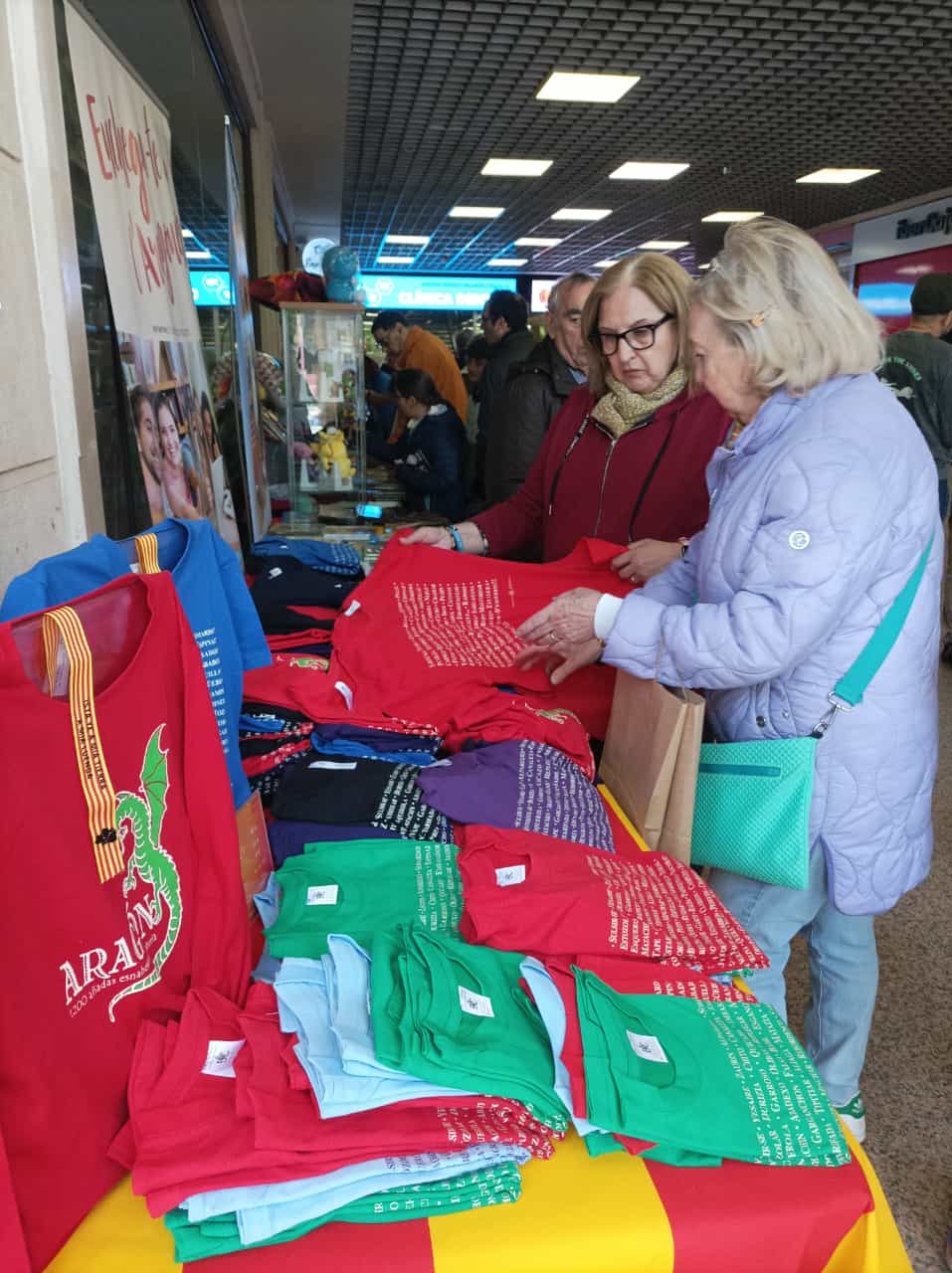 Fundación Aragonum y Ligallo de Fablans de l'Aragonés en la feria del libro el 23 de Abril de 2024